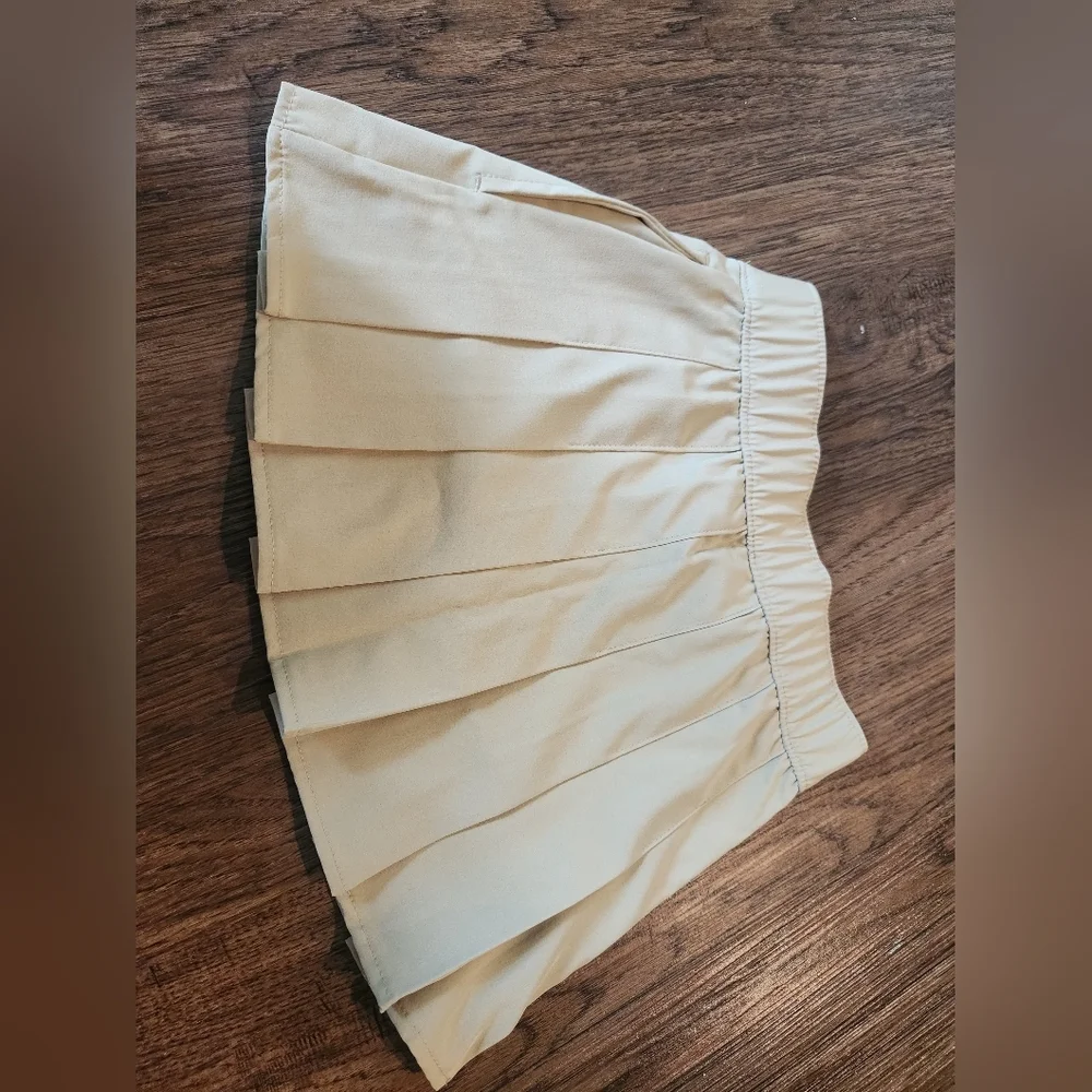 NWT The Children's Place Beige Pleated Skort